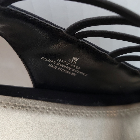 Yera Black Strappy Open-Toe Heals in Size 9M with 3 in heel - Picture 8 of 8